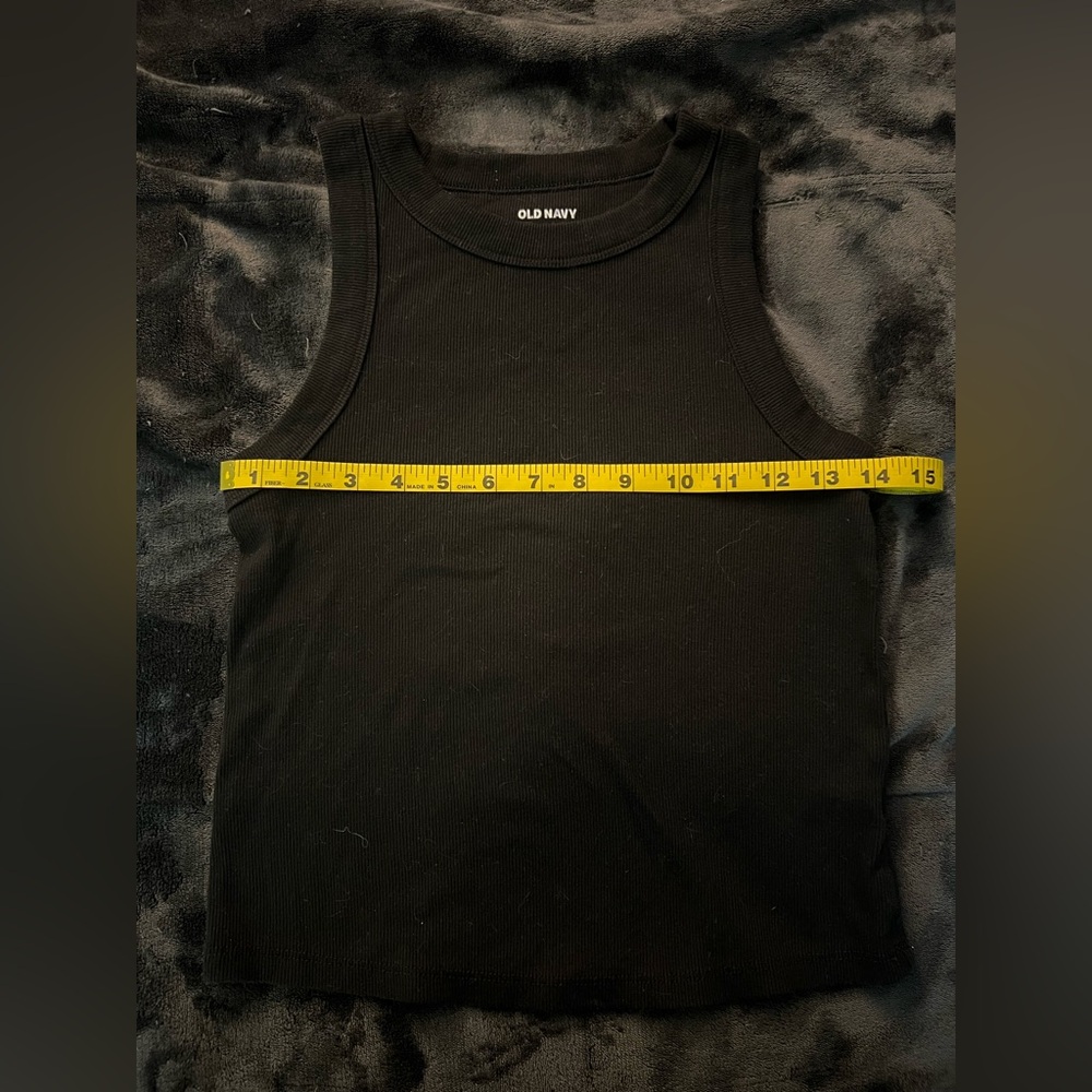 M women’s black Old Navy tank top